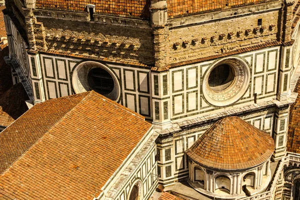 Pohled shora na dómu a do historického centra Florencie, ita — Stock fotografie