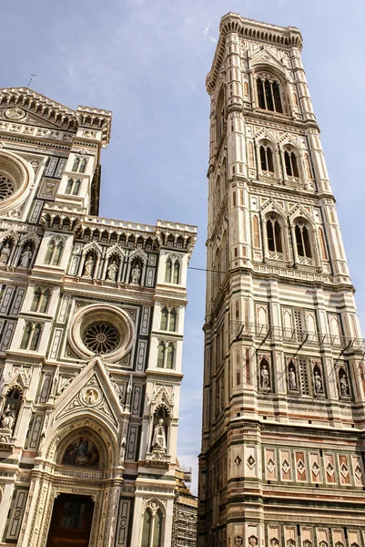 Bell tower en de koepel van de kathedraal van florence, Italië — Stockfoto