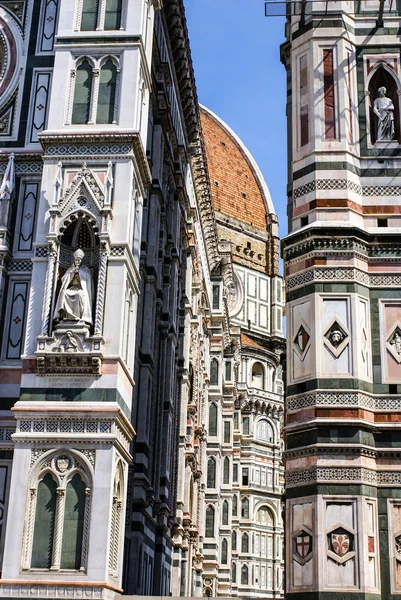 Fachada adornada del Duomo de Florencia, Italia — Foto de Stock