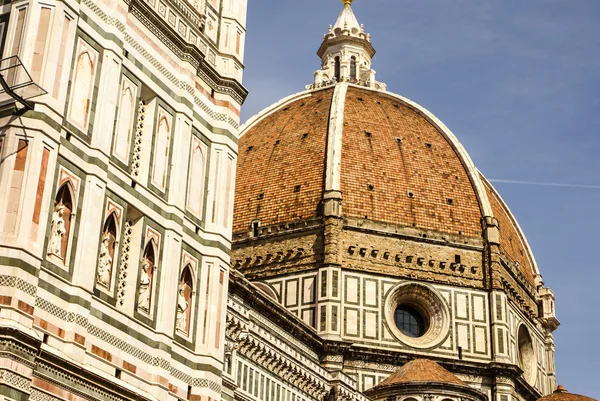 イタリア、フィレンツェのドゥオーモの華やかなファサード — ストック写真
