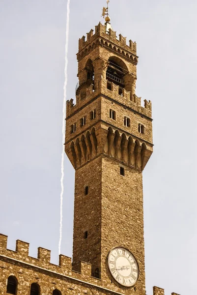 De klokkentoren van palazzo vecchio in signoria plein, florence, — Stockfoto