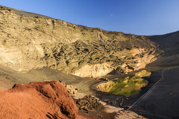 Laguna Verde pe Lanzarote, Insulele Canare, Spania — Fotografie, imagine de stoc