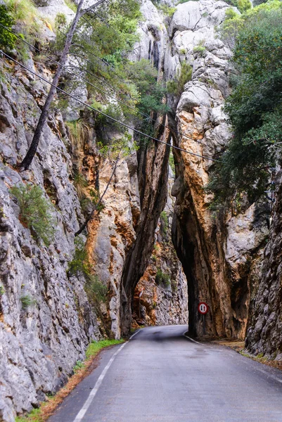 Estrada para Sa Calobra na Serra de Tramuntana - montanhas em Mallorc — Fotografia de Stock