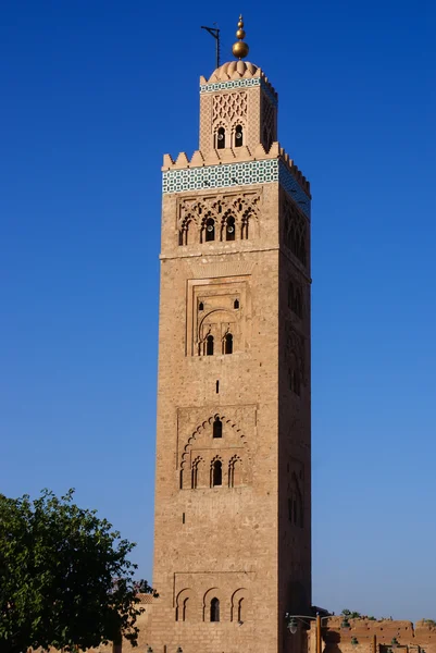 Koutubia Moschee in Marakesch - eines der beliebtesten Touristenziele — Stockfoto