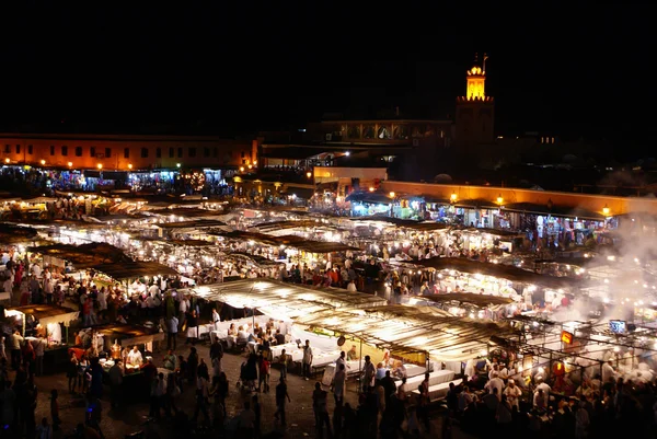 Jemaa el-Fnaa, plaza y mercado en Marrakech, Marruecos — Foto de Stock