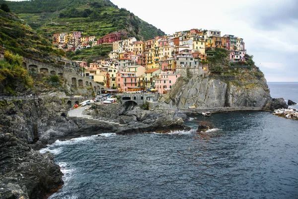 Färgglada hus i manarola cinque terre — Stockfoto