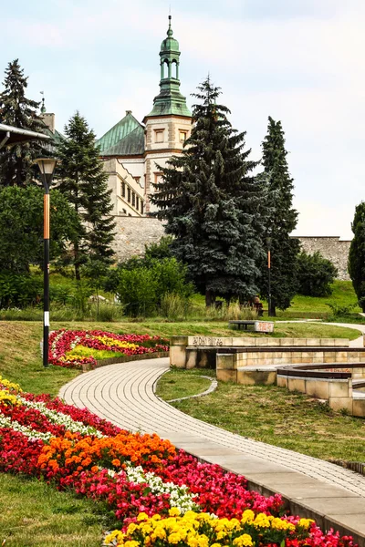 La torre del Palacio del Obispo en Kielce, Polonia . — Foto de Stock