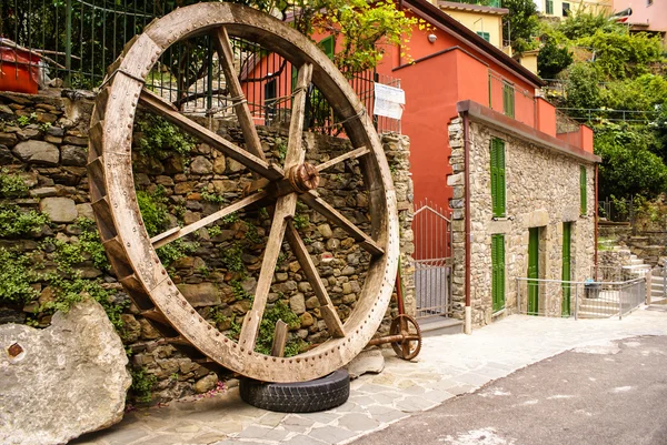 Decorative wooden wheel — Stock Photo, Image