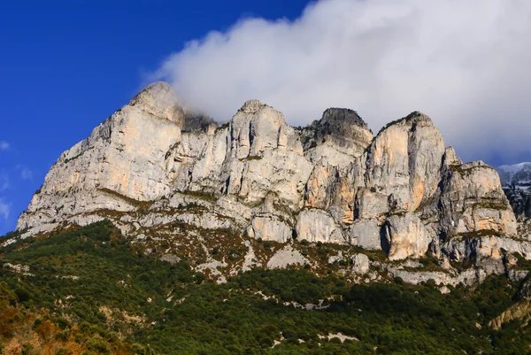 Montañas en Parque Nacional de Ordesa, Pirineos, Huesca, Aragón, Spa —  Fotos de Stock