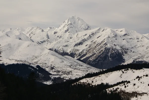 全景，南侧，在 pyrenee 的 maladeta 地块 — 图库照片