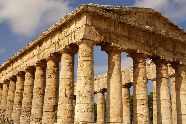 Ελληνικός ναός στην αρχαία πόλη της segesta, Σικελία — 图库照片