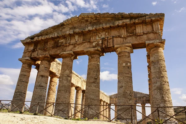 Ελληνικός ναός στην αρχαία πόλη της segesta, Σικελία — 图库照片