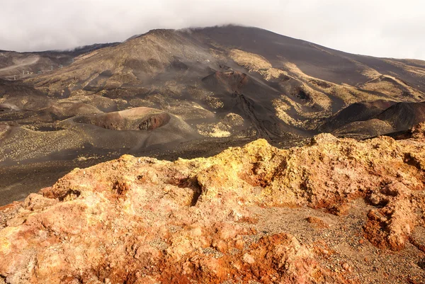 Etna vulkanen kratrar på Sicilien, Italien — Stockfoto