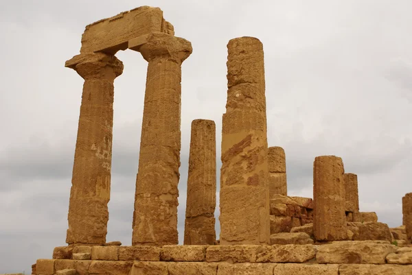 The ruins of Temple of Concordia, Valey of temples, Agrigento, S — Stock Photo, Image