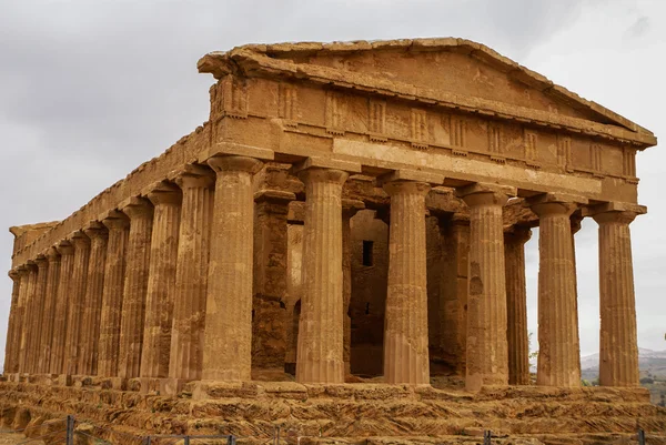 De ruïnes van de tempel van concordia, valey van tempels, agrigento, s — Stockfoto