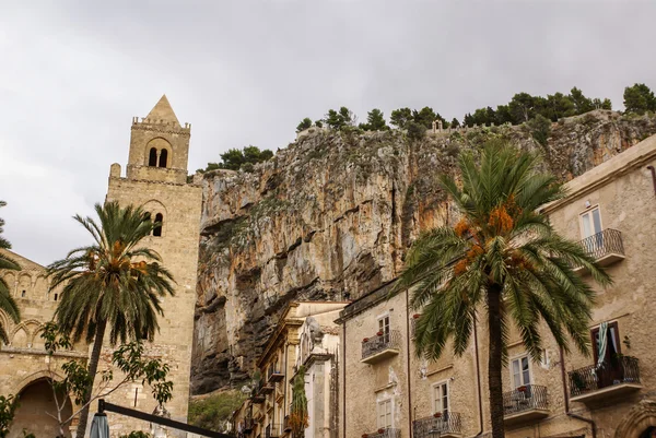 Mittelalterliche normannische Kathedrale-Basilika von Cefalu, Sizilien, Italien — Stockfoto