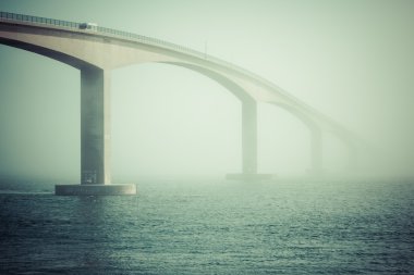 fjord üzerinde uzun süre modern köprü