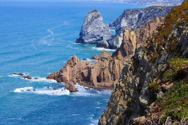 Atlas Okyanusu kıyılarında cliff, sardao cape (cabo sardao), alentej