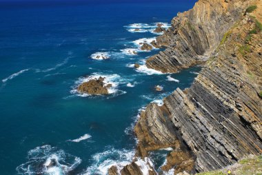 Atlas Okyanusu kıyılarında cliff, sardao cape (cabo sardao), alentej