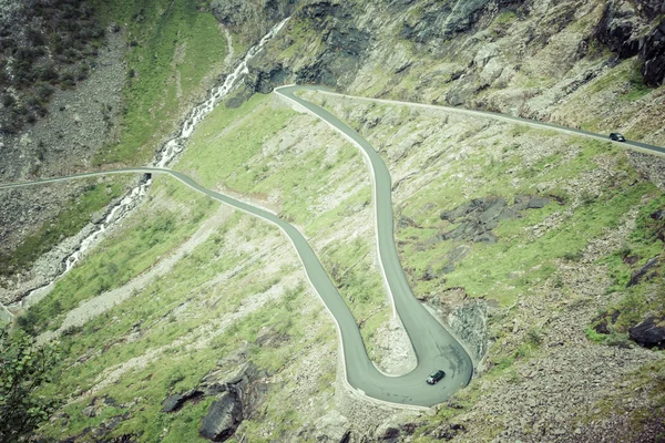 Trollstigen, troll patika, yılan gibi dağ yoluna norwa — Stok fotoğraf