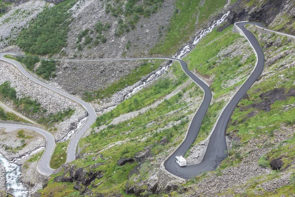 Trollstigen, Trilho do Troll, estrada serpentina de montanha em Norwa — Fotografia de Stock