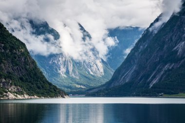 Sognefjord görünümü bulutlu bir günde, Norveç