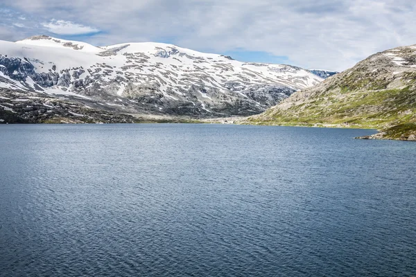 Горный пейзаж в Национальном парке Йотунхеймен в Норвегии — стоковое фото