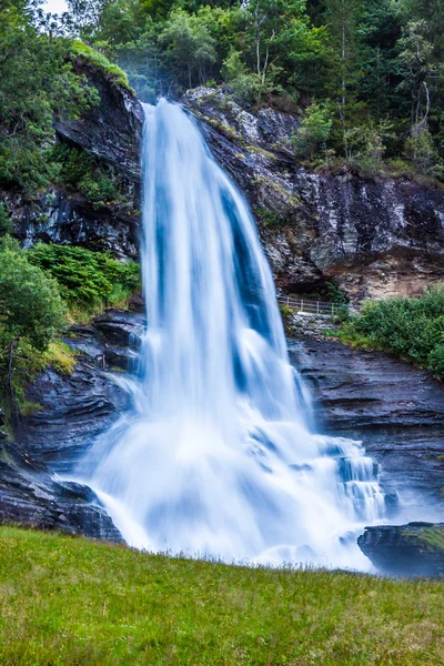 Норвегія, hordaland повіту. знаменитий steinsdalsfossen водоспадом. SCA — стокове фото