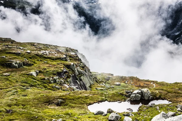 Beautiful norwegian landscape with mountains on the the way to t — Stock Photo, Image