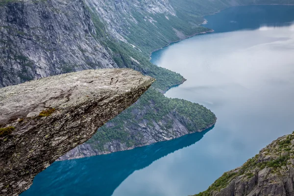 Норвегія гора язик троля odda фіорд norge стежка — стокове фото