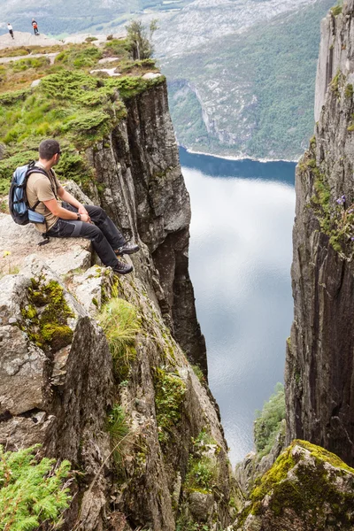 Müezzin kayası, Norveç'te lysefjorden. tanınmış turistik attra