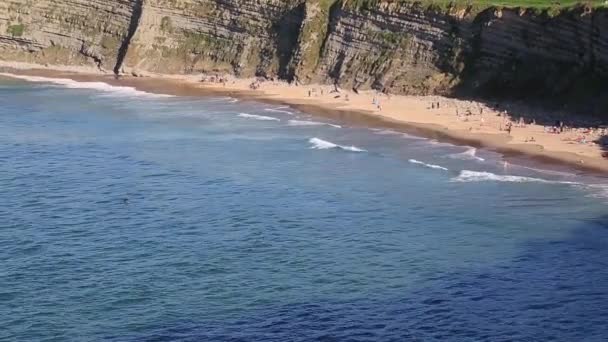 Stranden i cuchia, santander i Kantabrien, Spanien — Stockvideo