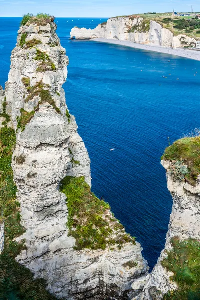 Die berühmten Klippen bei etretat in der Normandie, Frankreich — Stockfoto