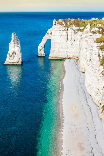 Slavné útesy na etretat v Normandii, Francie — Stock fotografie