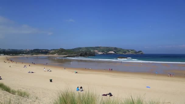 Strand in der Noja, Santander, Spanien — Stockvideo