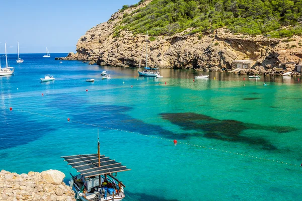 Praia de Ibiza Cala Benirras em San Joan nas Ilhas Baleares Espanha — Fotografia de Stock