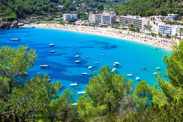 Ibiza Cala de Sant Vicent caleta de san vicente playa turquesa — Foto de Stock