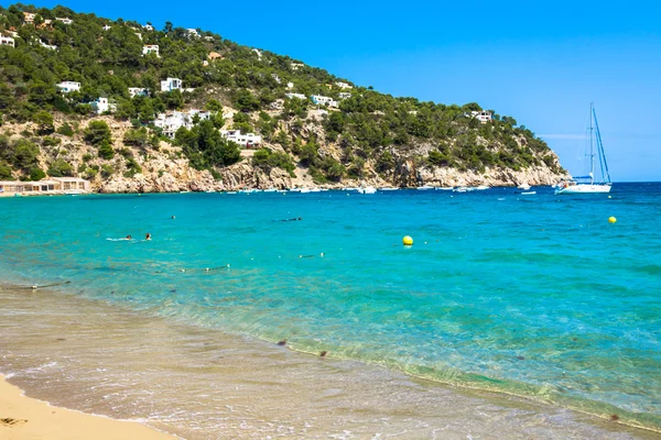 Ibizas cala de sant vicent caleta de san vicente beach turkos — Stockfoto