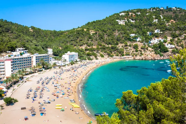Ibiza Cala de Sant Vicent caleta de san vicente praia turquesa — Fotografia de Stock