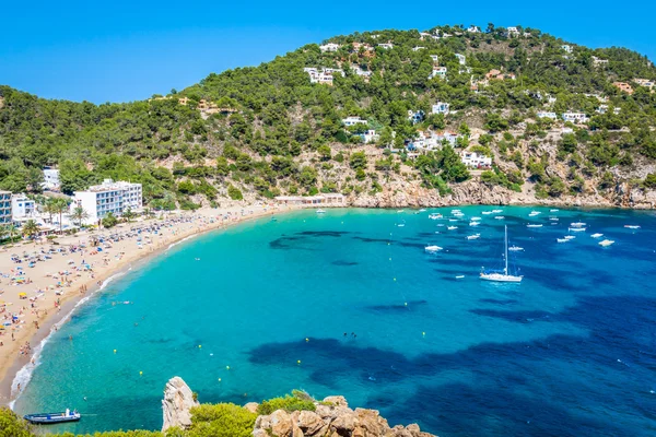 Ibiza Cala de Sant Vicent caleta de san vicente praia turquesa — Fotografia de Stock