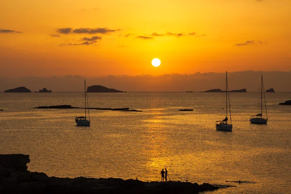 Ibiza Hermosa puesta de sol en Cala Conta, Ibiza, cerca de San Antonio —  Fotos de Stock