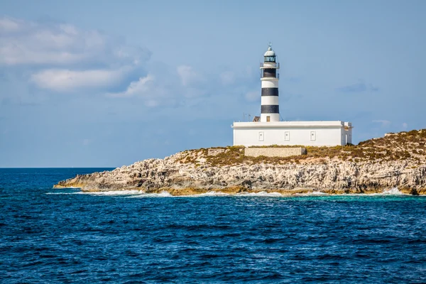 Leuchtturm auf isla de es penjats in der Nähe von Ibiza, Balearen, s — Stockfoto