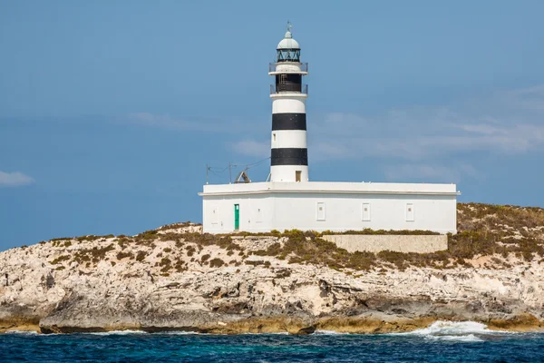 Leuchtturm auf isla de es penjats in der Nähe von Ibiza, Balearen, s — Stockfoto