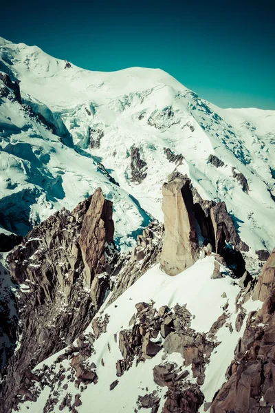 勃朗峰山脉从钻头 du midi 在罐壁数中的视图 — 图库照片