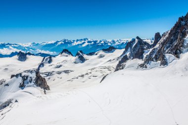 mont blanc sıradağlarının aiguille du midi chamo içinde--dan görünüm