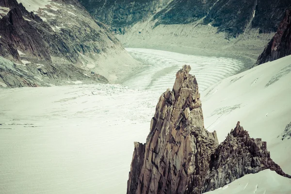 Mer de glace (zee van ijs) is een gletsjer gelegen op de mont blanc — Stockfoto