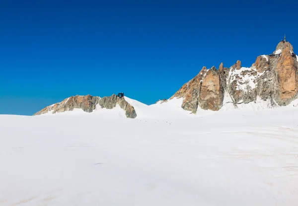 岩钻头 du midi，勃朗峰，法国，由 bea 的视图 — 图库照片