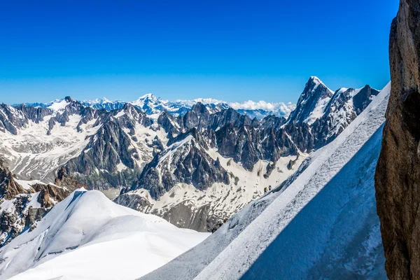 Uitzicht op de Alpen van de aiguille du midi, chamonix. — Stockfoto
