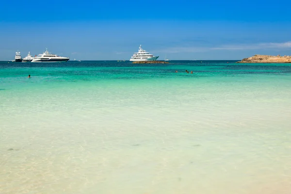 Luxury yachts in turquoise beach of Formentera Illetes — Stock Photo, Image
