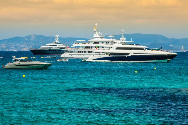 Luxury yachts in turquoise beach of Formentera Illetes — Stock Photo, Image